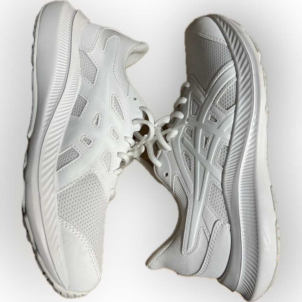 Asics jolt 4 white running shoes sneakers women’s 6.5.  Worn once